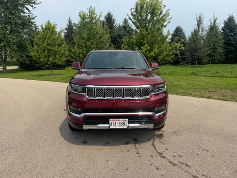 Used 2022 Jeep Grand Wagoneer Series I AWD/4WD image 2