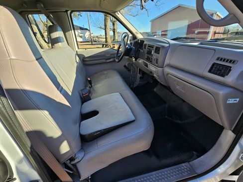 Used 2001 Ford F250 2WD SuperCab Super Duty image 8