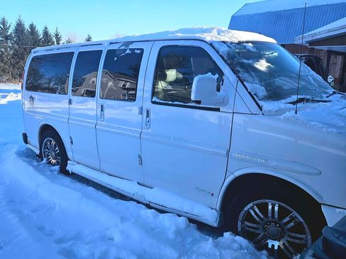 Used 2011 Chevrolet Express 1500 AWD image 10