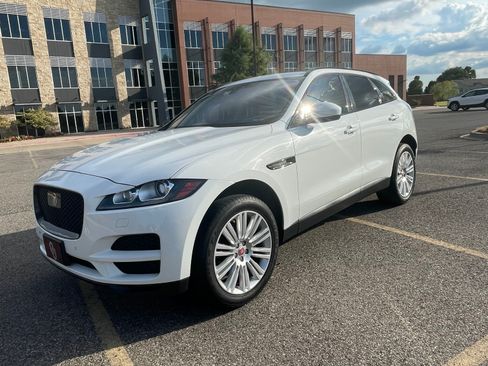 Used 2019 Jaguar F-PACE Premium image 15