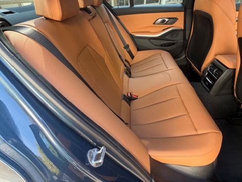 Used 2025 BMW 330i Sedan w/ Premium Package image 11