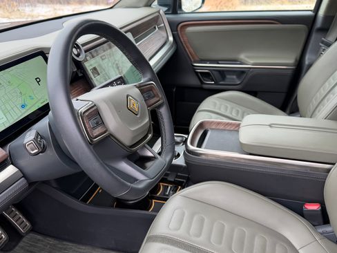 Used 2023 Rivian R1T Adventure image 9