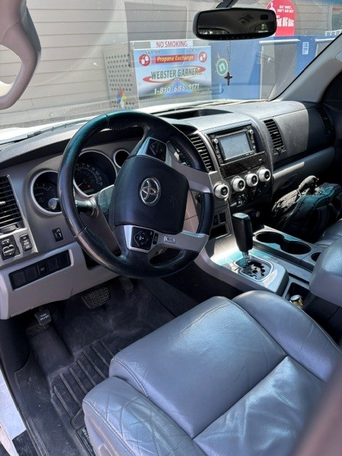Used 2016 Toyota Sequoia SR5 w/ Premium Package AWD/4WD image 8
