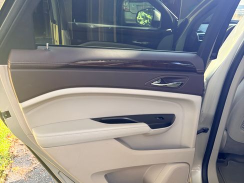 Used 2013 Cadillac SRX Luxury w/ Driver Awareness Package FWD image 21