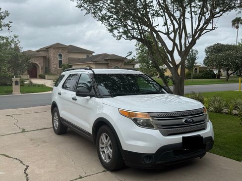 Used 2014 Ford Explorer FWD image 2