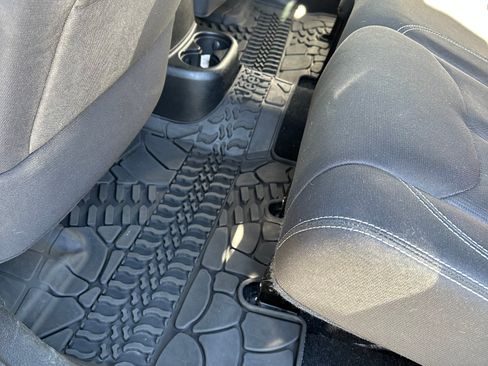 Used 2016 Jeep Wrangler Unlimited Sahara w/ Connectivity Group image 13