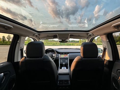 Used 2023 Land Rover Discovery Sport SE image 16