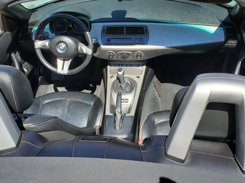 Used 2004 BMW Z4 3.0i image 2