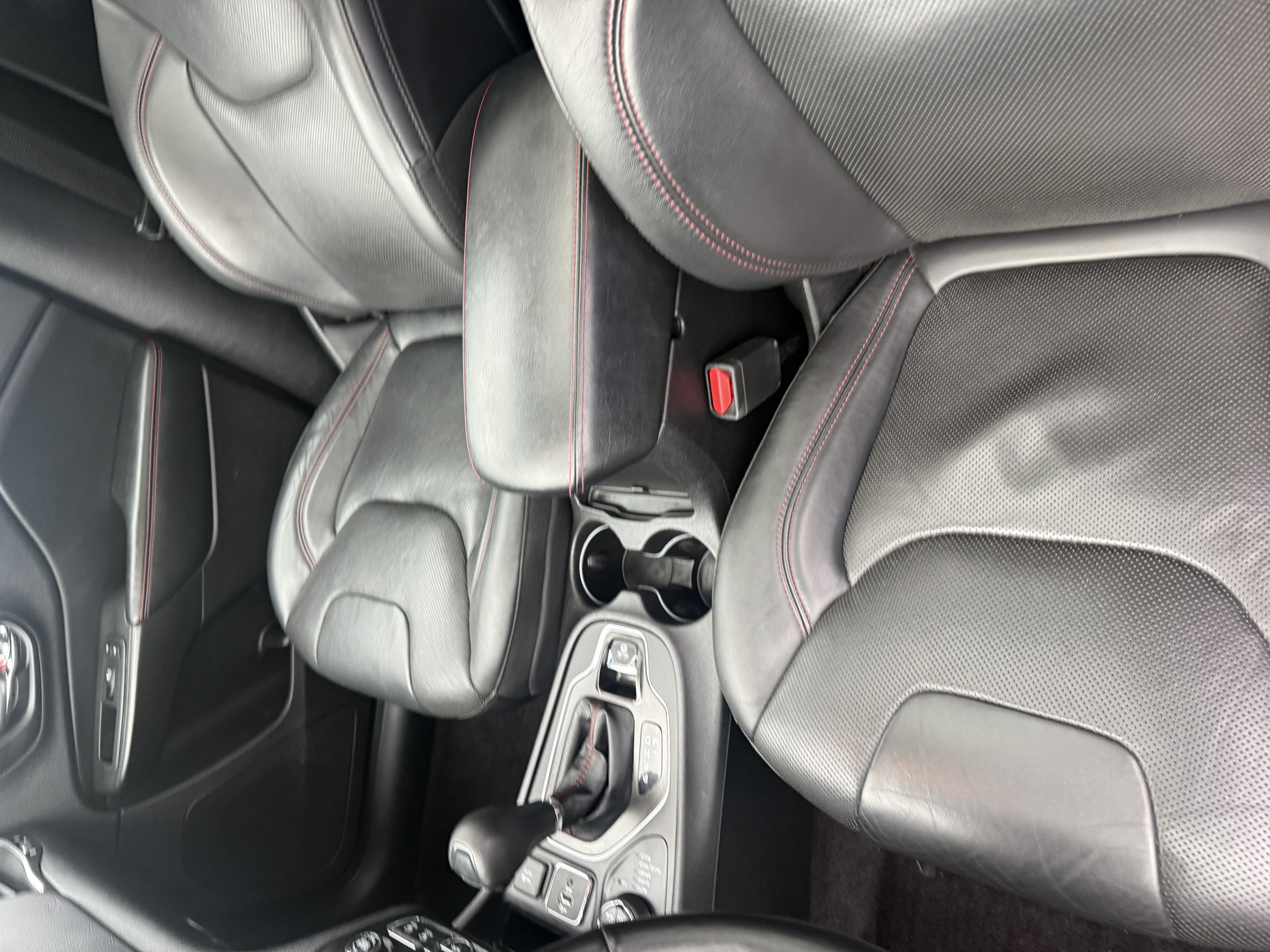 Used 2019 Jeep Cherokee Trailhawk AWD/4WD image 12