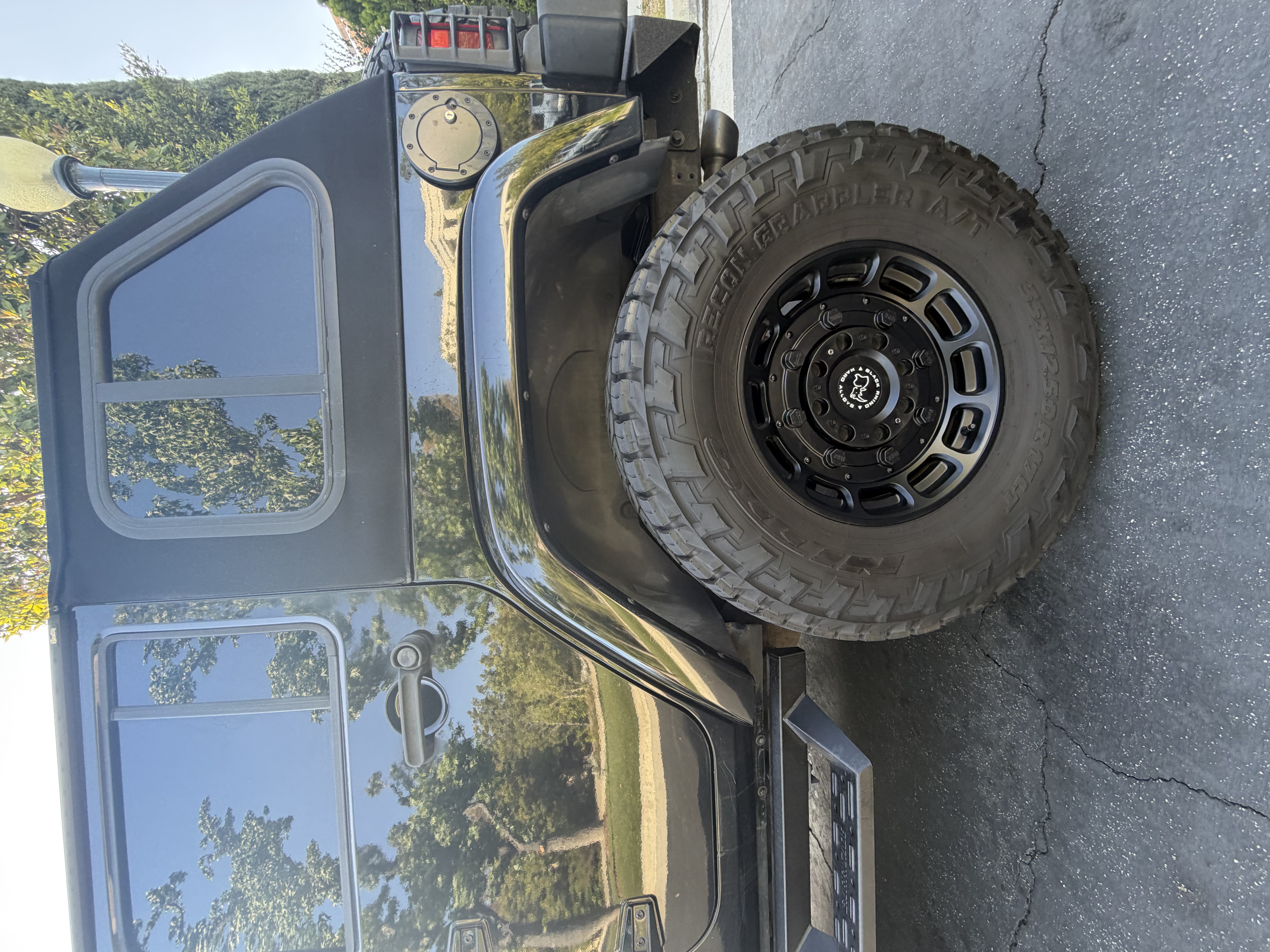 Used 2008 Jeep Wrangler Unlimited Sahara w/ Dual Top Group AWD/4WD image 10