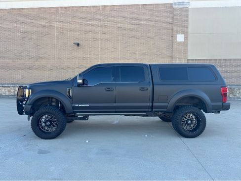 Used 2019 Ford F250 Platinum w/ Platinum Ultimate Package image 2