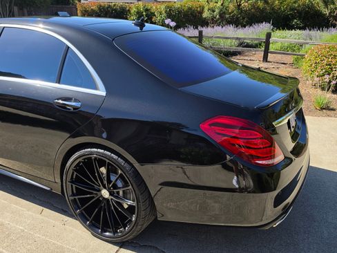Used 2017 Mercedes-Benz S 550 Sedan image 11
