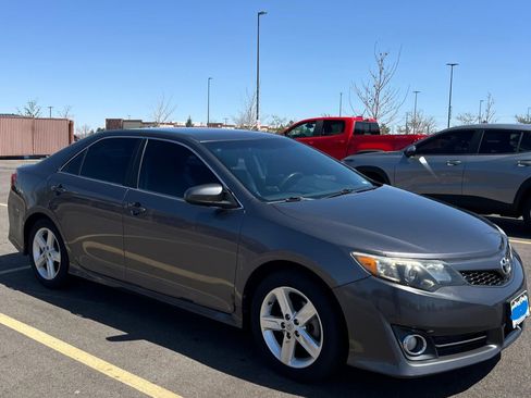 Used 2014 Toyota Camry SE image 4