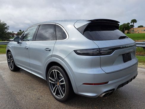 Used 2020 Porsche Cayenne Turbo image 5