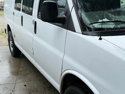 Used 2022 Chevrolet Express 2500 w/ Driver Convenience Package image 5