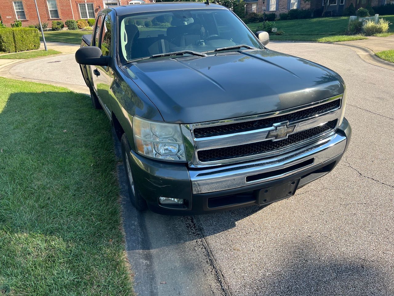 Used 2011 Chevrolet Silverado 1500 LT w/ All-Star Edition RWD image 4
