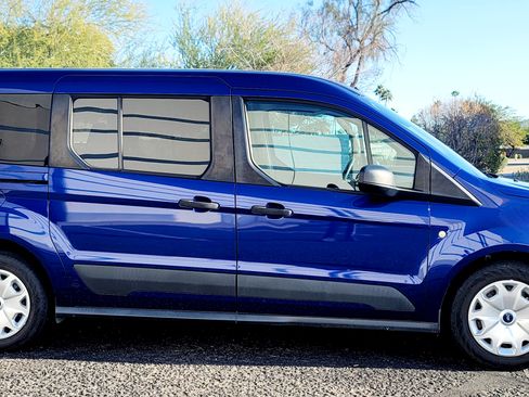 Used 2018 Ford Transit Connect XL image 2
