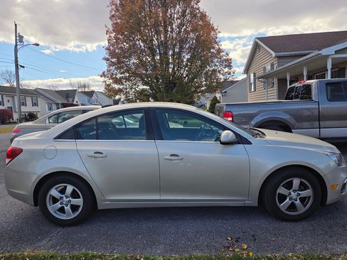 Used 2016 Chevrolet Cruze LT w/ Technology Package image 4