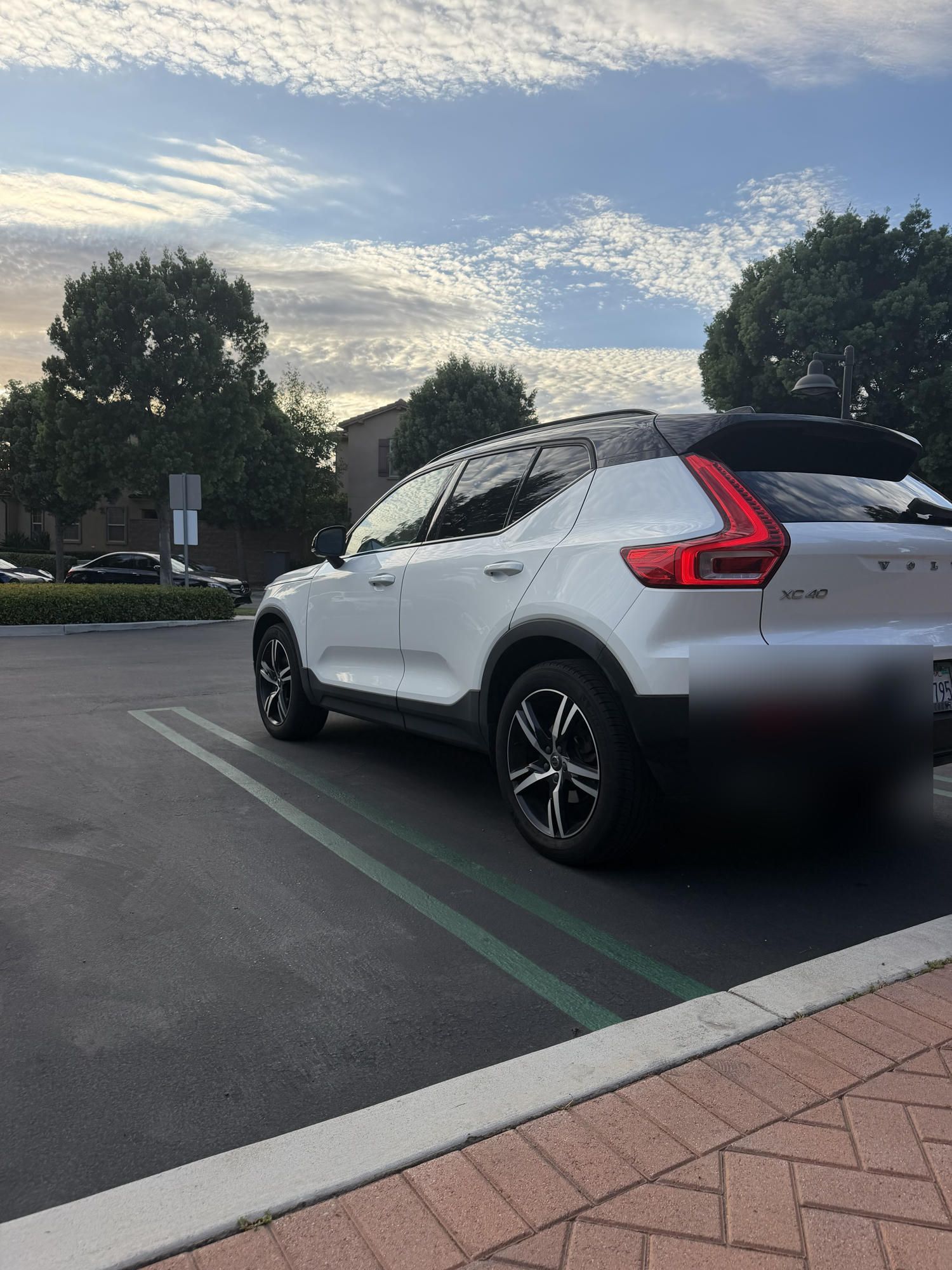 Used 2020 Volvo XC40 T5 R-Design AWD/4WD image 5