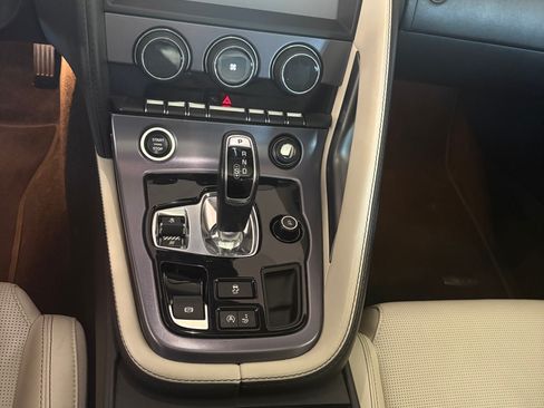 Used 2019 Jaguar F-TYPE Coupe RWD image 11