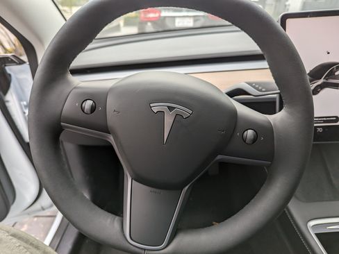 Used 2022 Tesla Model 3 Standard Sedan 4D image 8
