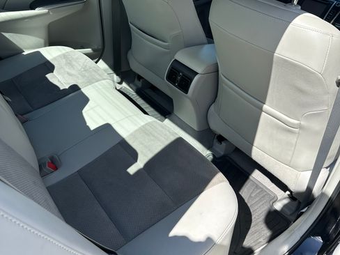 Used 2013 Toyota Camry XLE w/ Leather Pkg image 11