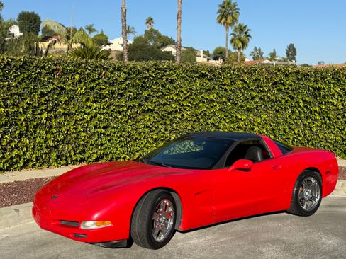 Used 1998 Chevrolet Corvette Coupe w/ Roof Pkg image 11