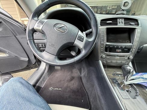 Used 2011 Lexus IS 350C w/ Luxury Pkg RWD image 13