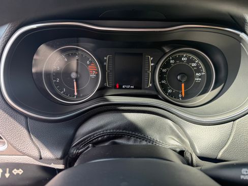 Used 2020 Jeep Cherokee Latitude FWD image 9