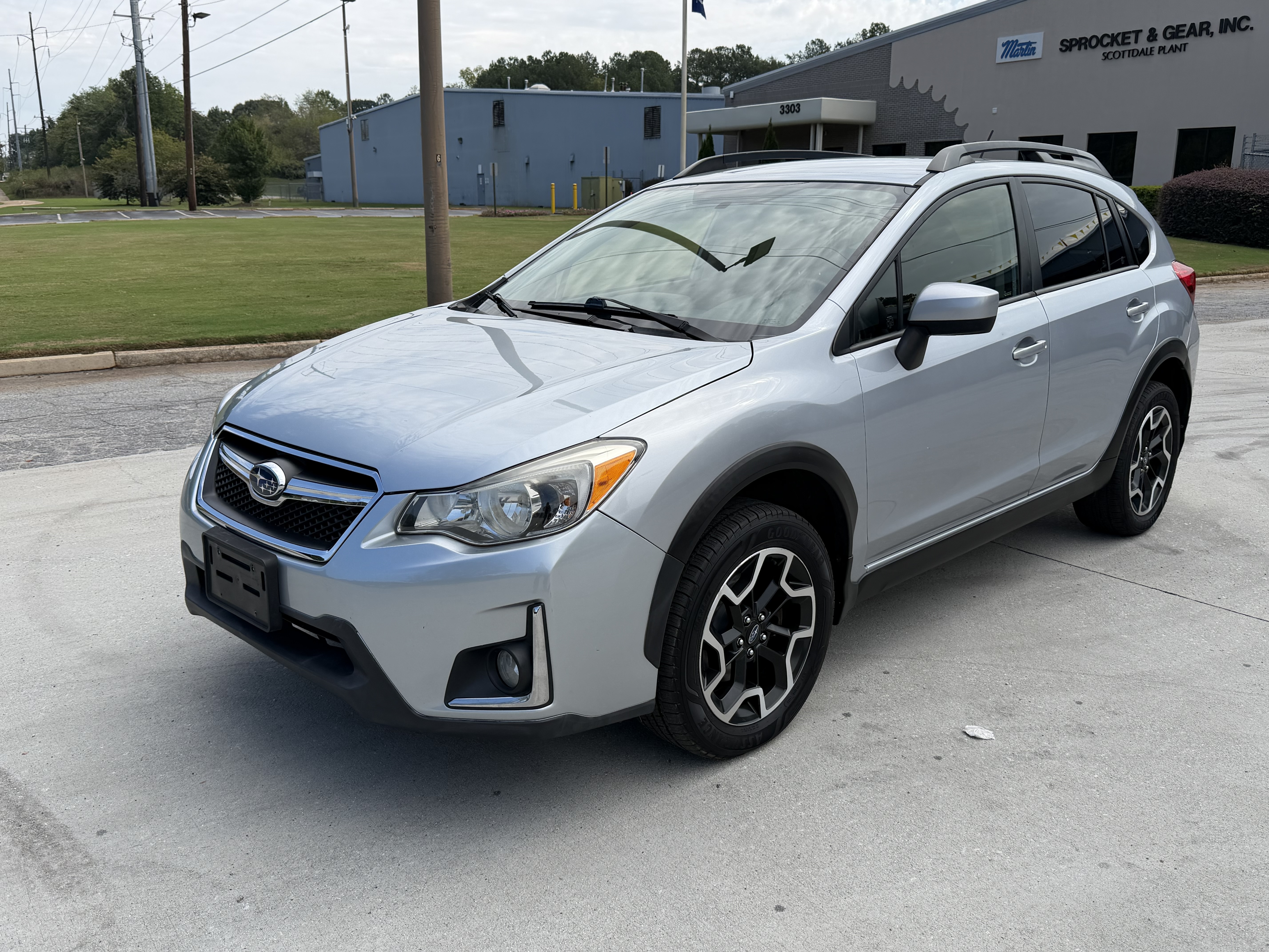 Used 2017 Subaru Crosstrek 2.0i Premium AWD/4WD image 2