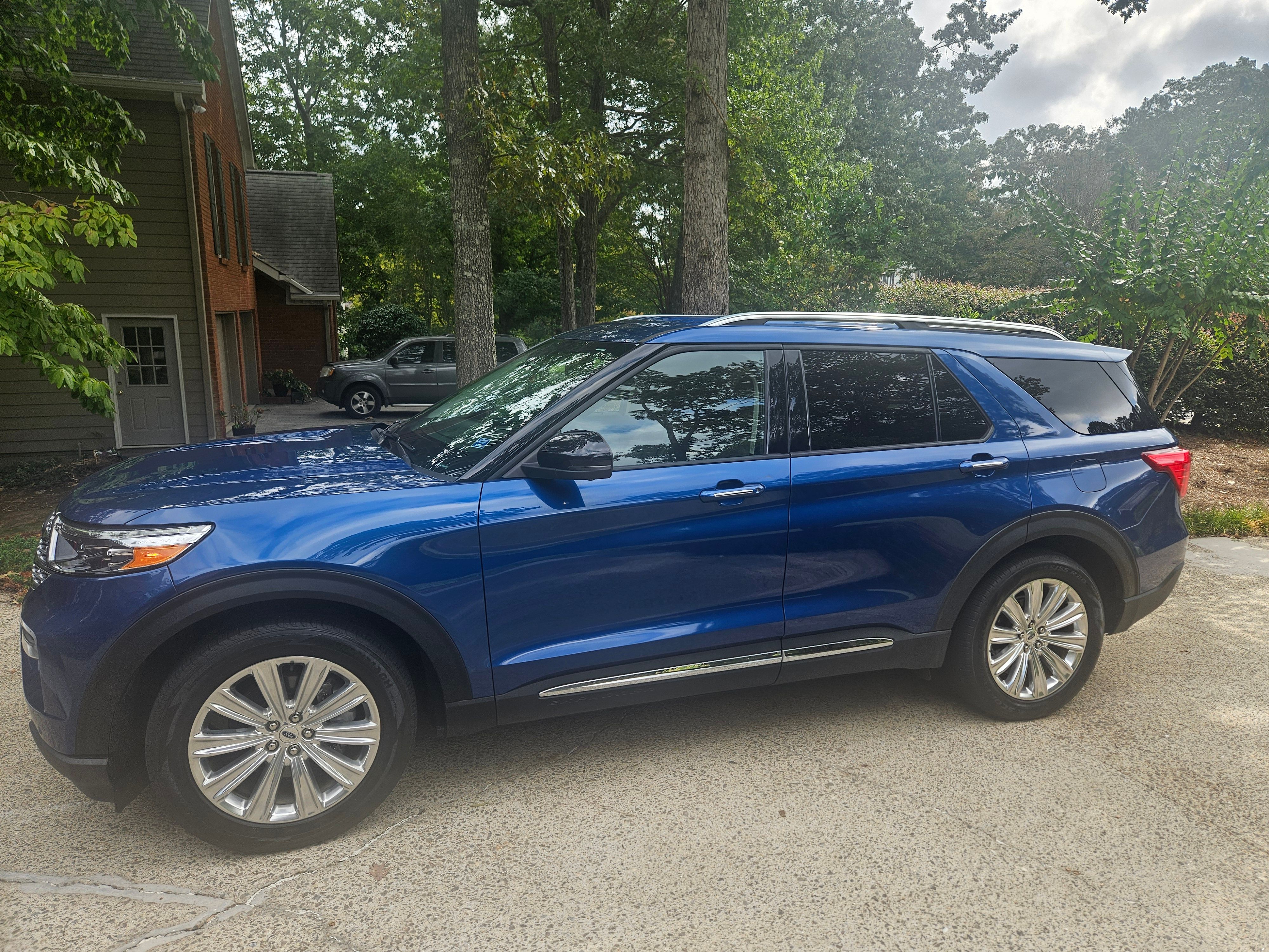 Used 2021 Ford Explorer Limited w/ Equipment Group 301A RWD image 1