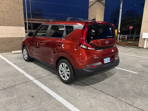 Used 2020 Kia Soul LX image 8