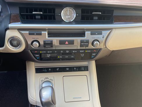 Used 2016 Lexus ES 350 350 Sedan 4D w/ Luxury Package w/Wood Trim image 8