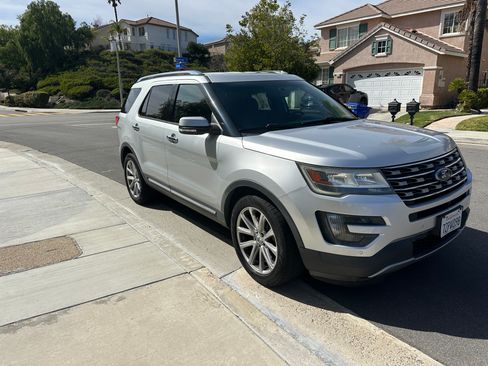 Used 2016 Ford Explorer Limited image 6