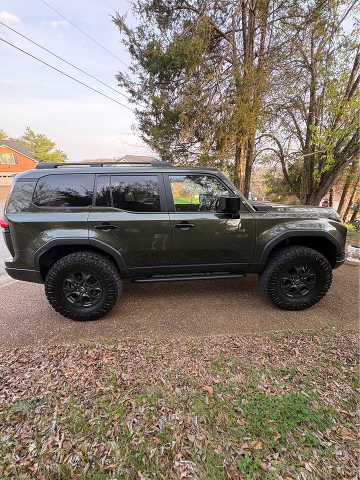 Used 2024 Lexus GX 550 AWD/4WD image 4