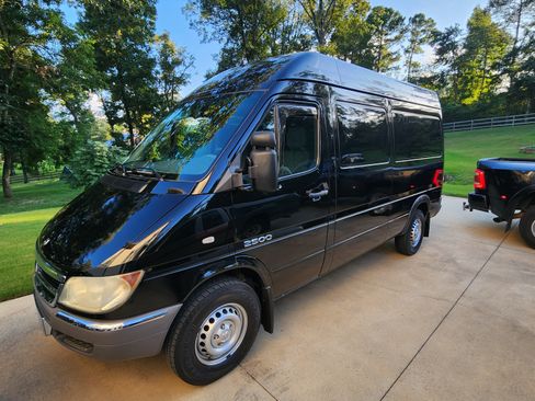Used 2004 Dodge Sprinter 2500 w/ PWR Convenience Group image 2