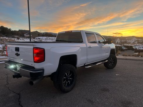 Used 2019 Chevrolet Silverado 2500 LT image 2