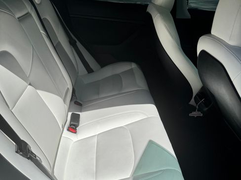 Used 2022 Tesla Model 3 RWD image 6
