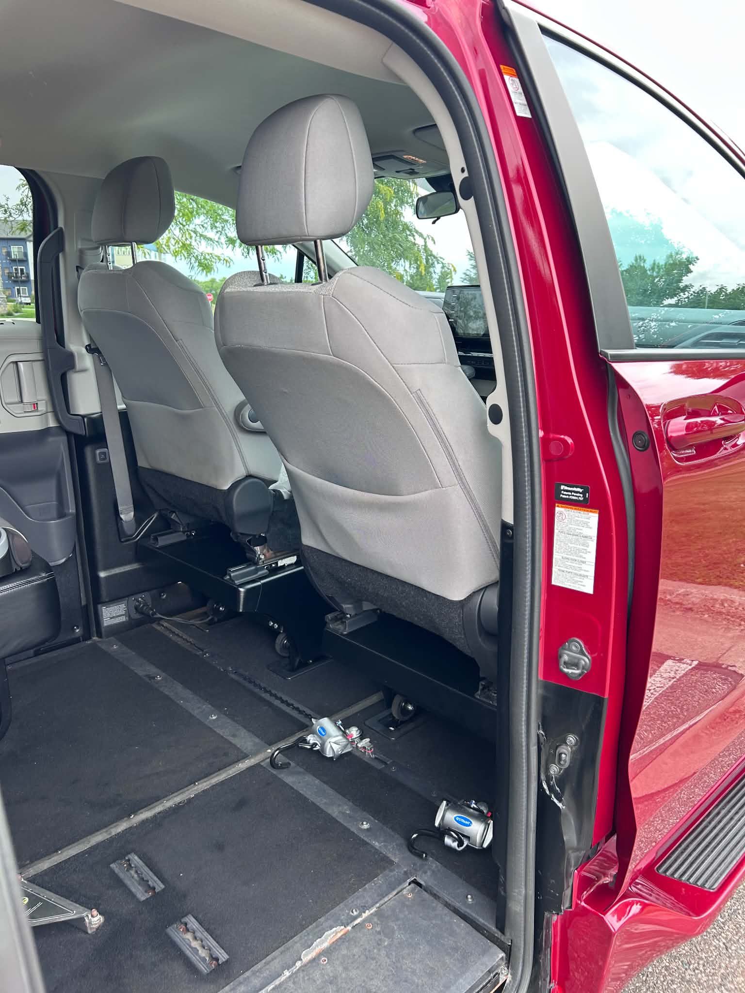 Used 2022 Toyota Sienna LE FWD image 13