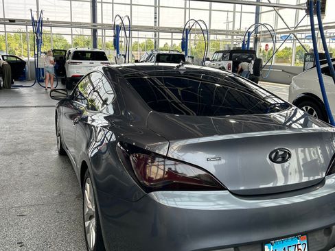 Used 2015 Hyundai Genesis 3.8 image 4