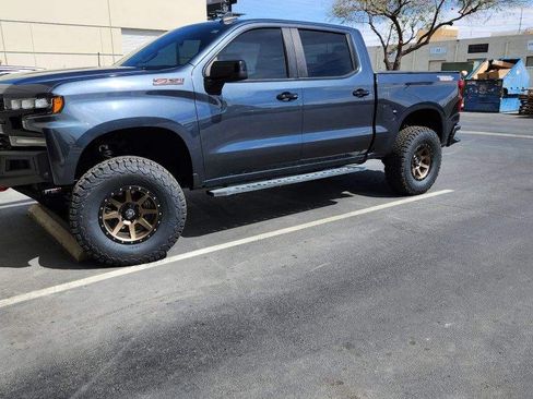 Used 2021 Chevrolet Silverado 1500 LT Trail Boss image 2