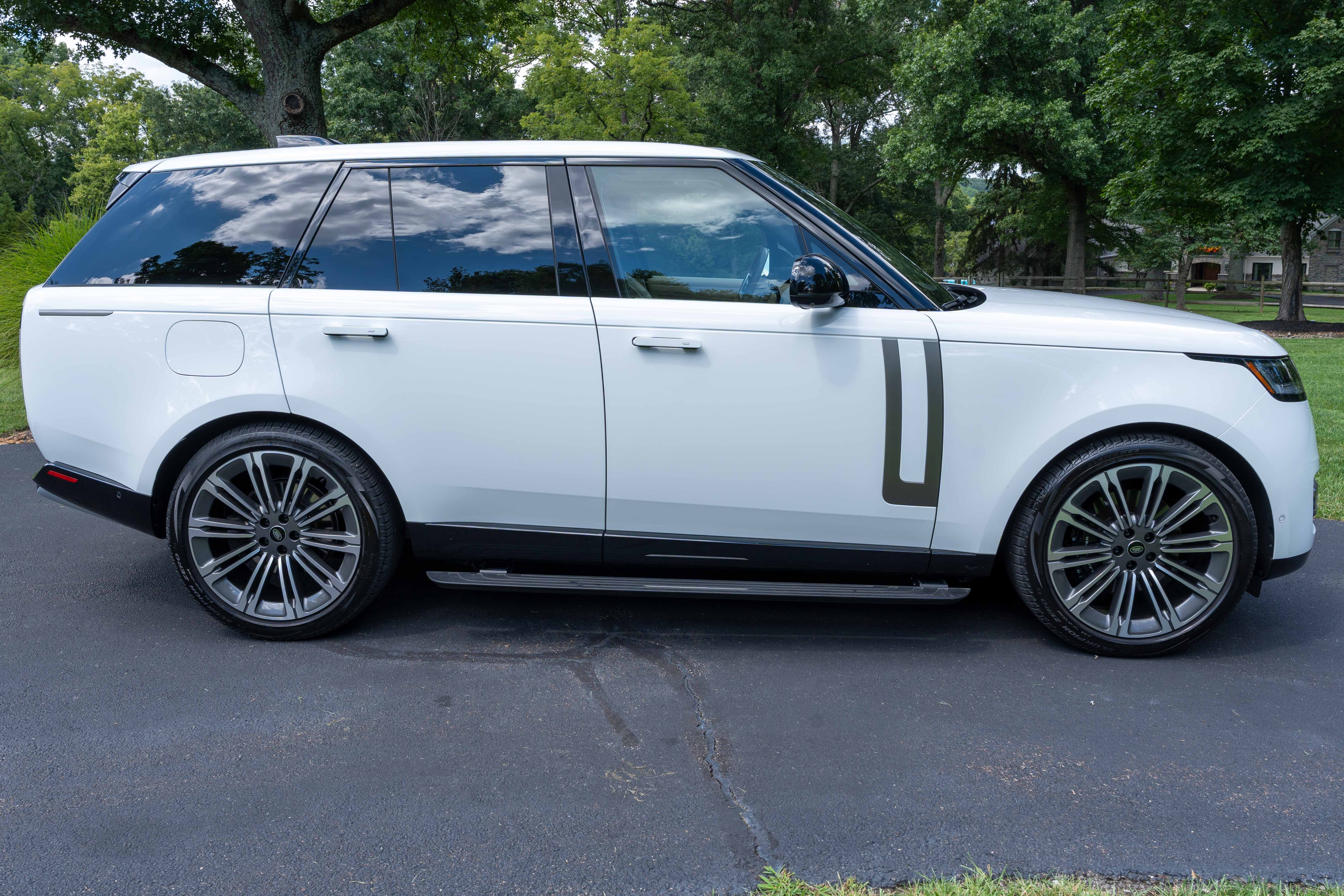 Used 2023 Land Rover Range Rover SE AWD/4WD image 1