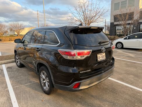 Used 2015 Toyota Highlander XLE image 8