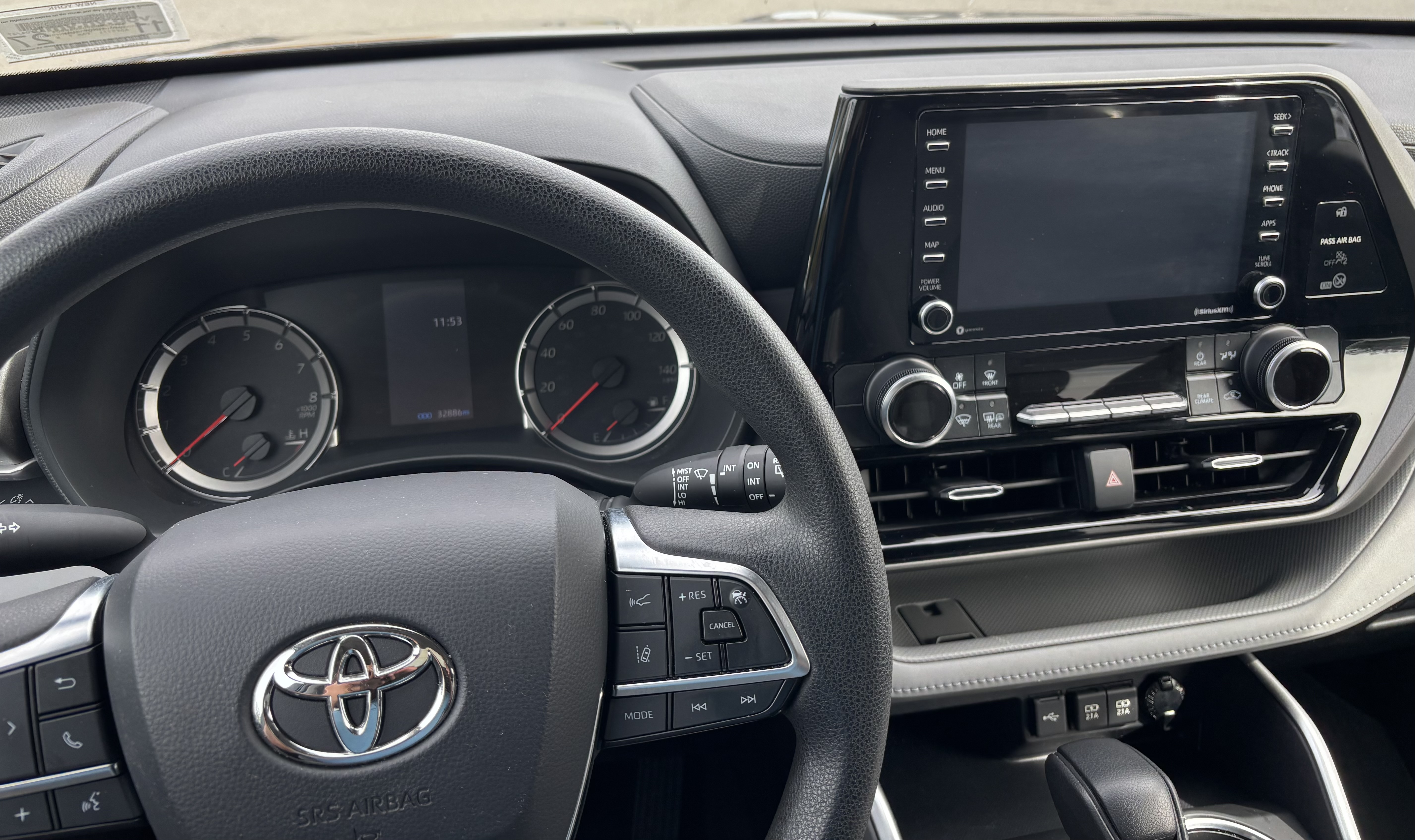 Used 2020 Toyota Highlander L AWD/4WD image 6