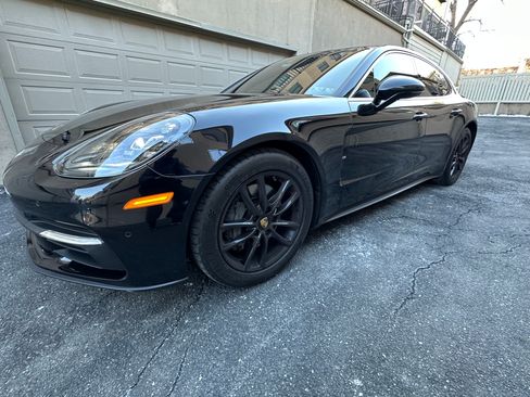 Used 2017 Porsche Panamera 4S image 12