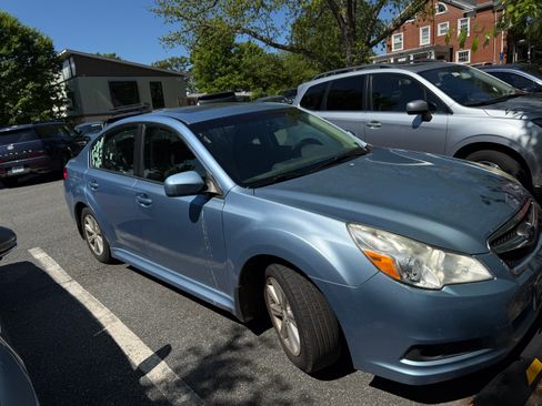 Used 2010 Subaru Legacy 2.5i Premium AWD/4WD image 9
