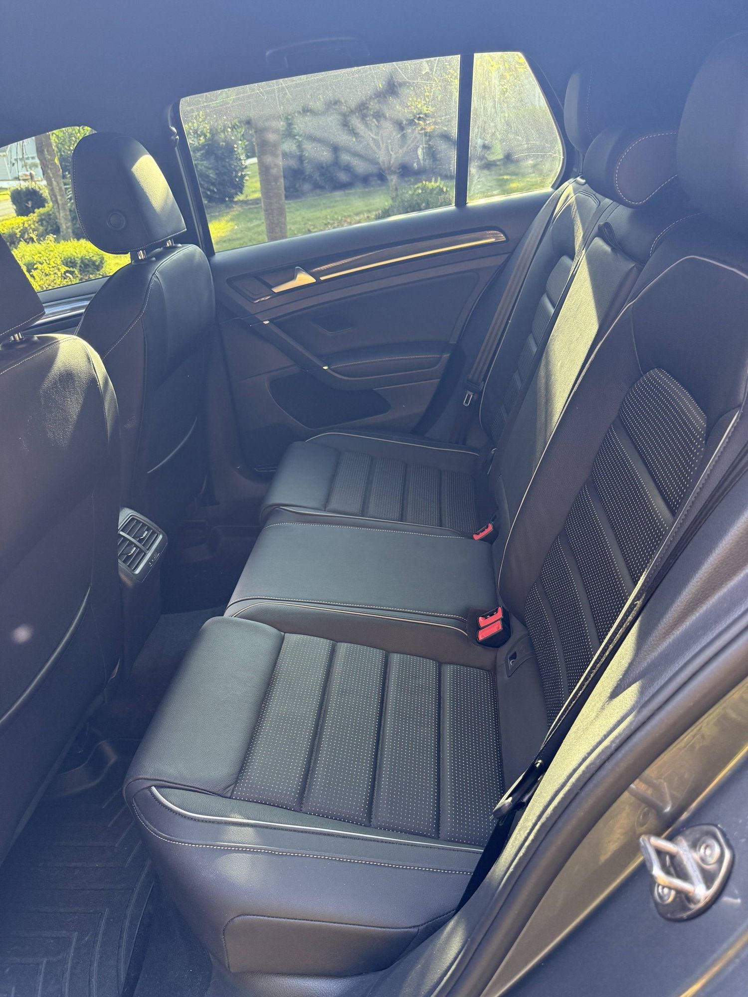 Used 2019 Volkswagen Golf 4-Door AWD/4WD image 12