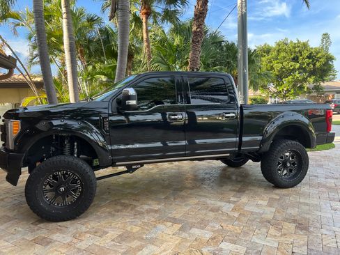 Used 2019 Ford F250 Platinum w/ Platinum Ultimate Package AWD/4WD image 1