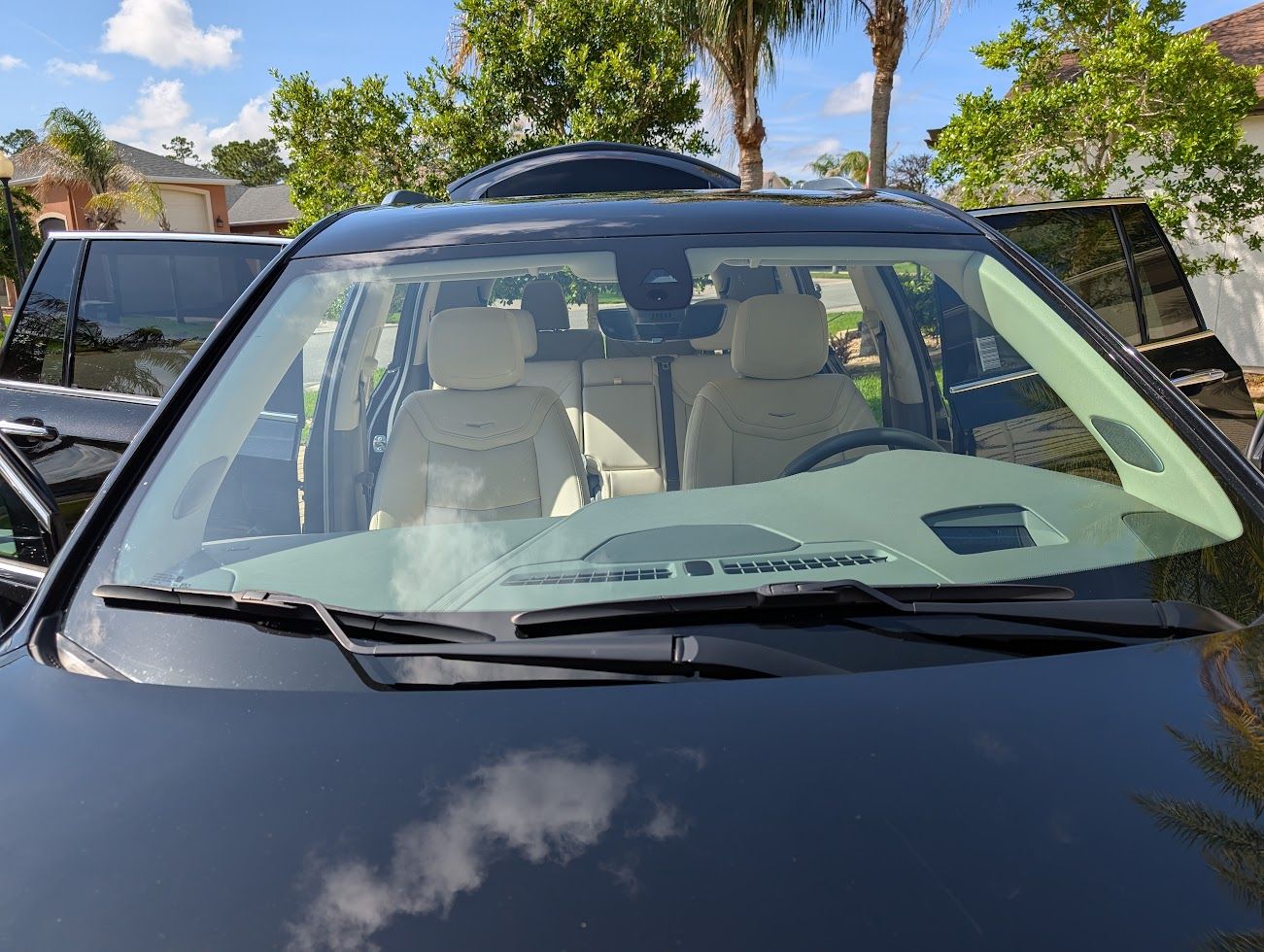 Used 2025 Cadillac XT6 Premium Luxury w/ Technology Package FWD image 4
