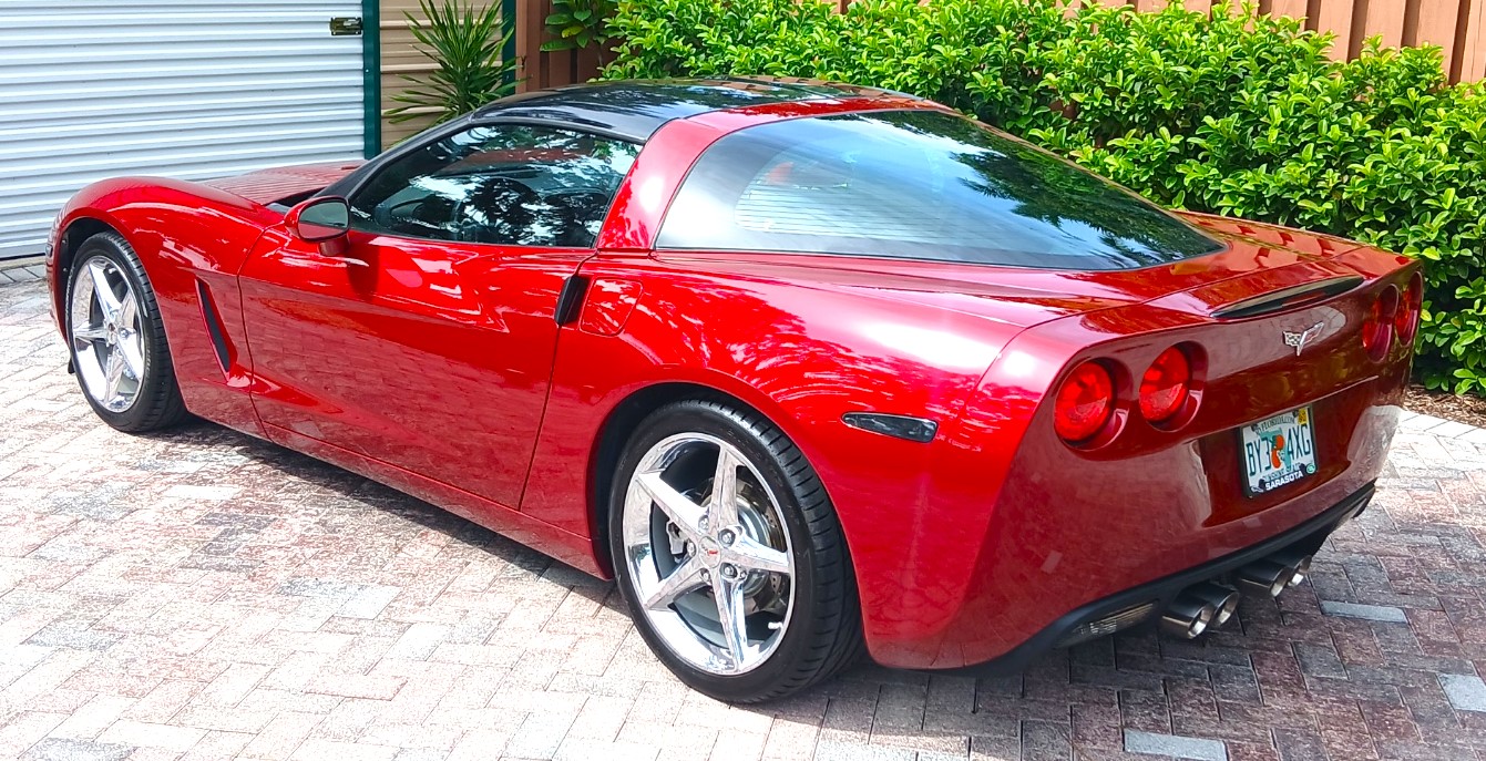 Used 2011 Chevrolet Corvette Coupe w/ Preferred Equipment Group RWD image 4